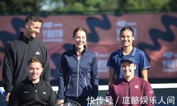 足球作为全 足球作为全